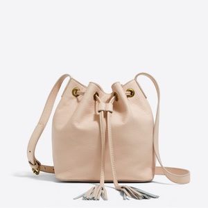 • J C R E W • B U C K E T  B A G